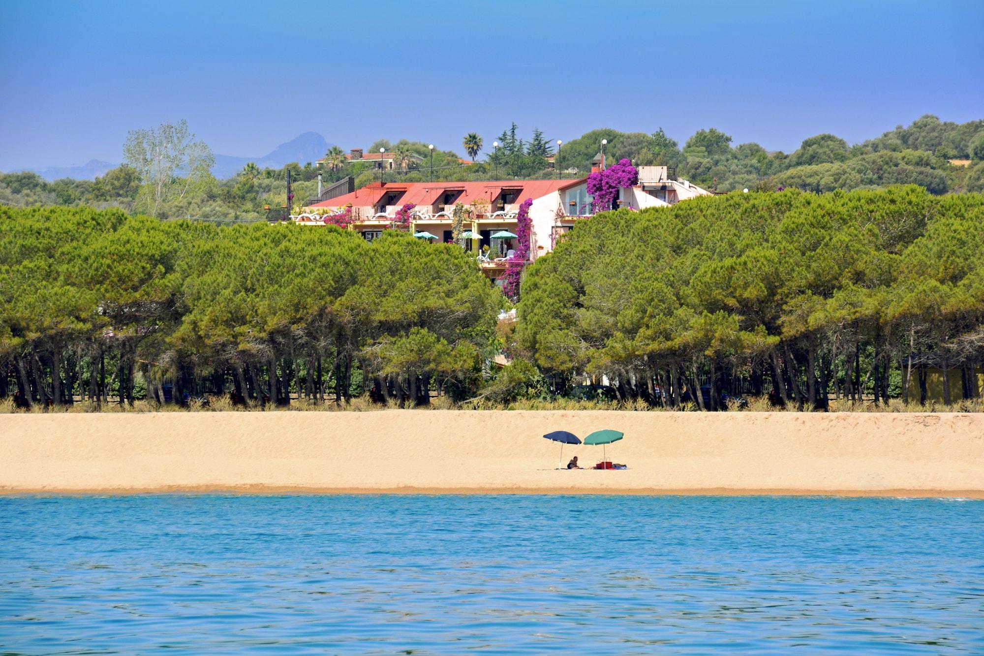 Отель Domus De Janas Sul Mare Бари-Сардо Экстерьер фото